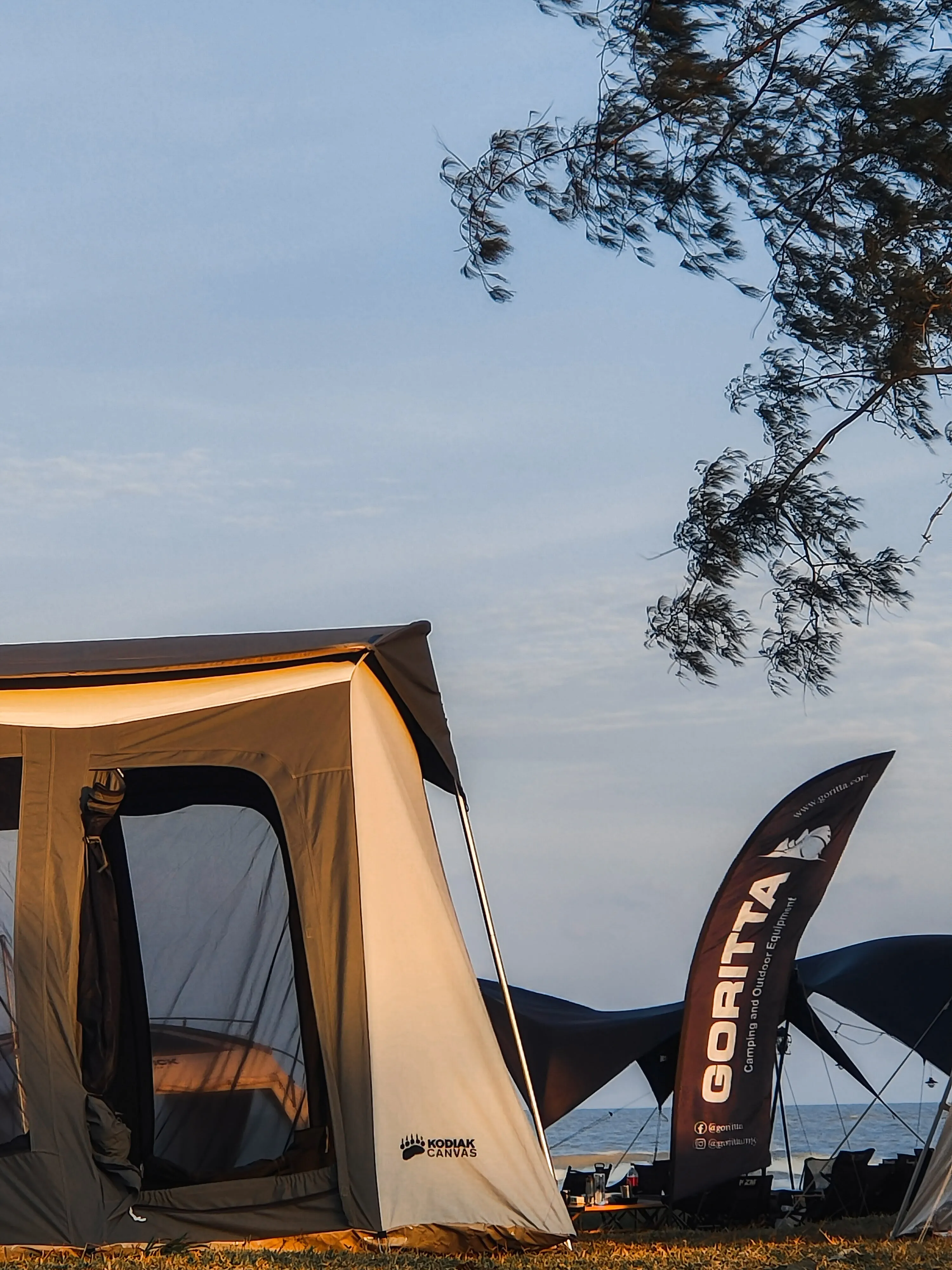 Kodiak Canvas 9 x 8 ft. Flex-Bow Deluxe Canvas 4 person Tent