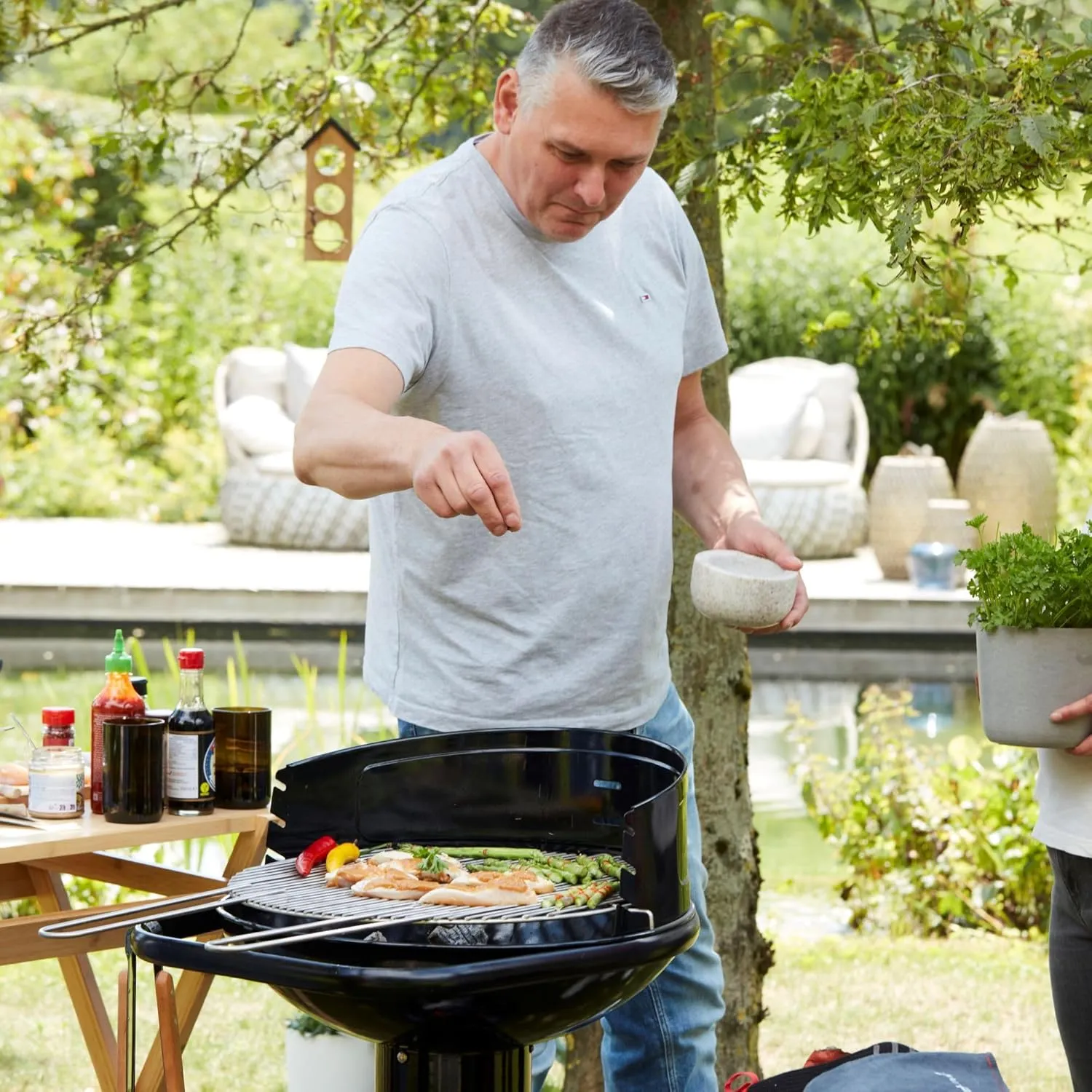 Loewy 45 Charcoal Barbecue BBQ with Wind Protection, Barbecue for 6 People, Black, 43 x 43 x 97 cm