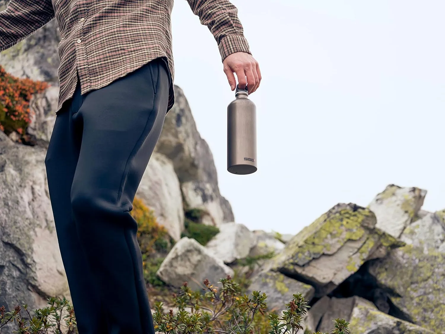 SIGG - Recycled Metal Water Bottle - Traveller - Made in Switzerland - Carbonated Drinks - BPA-Free - 34 Oz