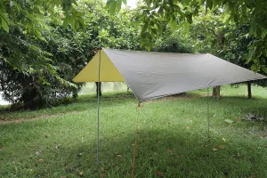 Waterproof Survival Tarp Shelter Portable Lightweight Suitable for 3 to 4 Person 9.5 by 9.5 Foot with 6 Rings As Outdoor Rain Tarp Tent Tarp Shelter Sun Shade Tent Hammocks Camping Shelter for Camping